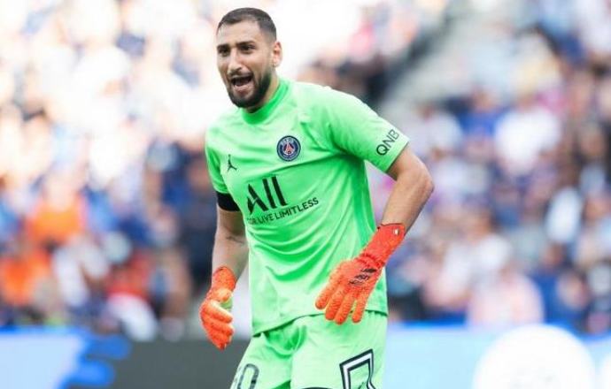 十年首秀紀念日：多納魯馬社媒曬圖追憶往昔，曼城新援感恩成長