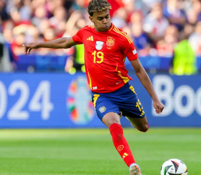 國(guó)家德比皇馬凱旋：龍塞羅剖析勝利根源與賽場(chǎng)風(fēng)云