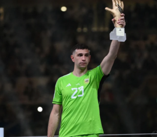 英超賽場(chǎng)：維拉力克曼城，<a  style='color: blue;'>馬丁內(nèi)斯</a>豪情抒懷