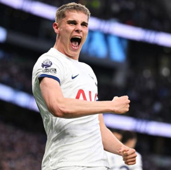 <a href='https://www.m.temos-conference.com/news/tag/267.html' style='color: blue;'>英超</a>賽場：熱刺大勝埃弗頓，范德芬榮膺隊內(nèi)最佳