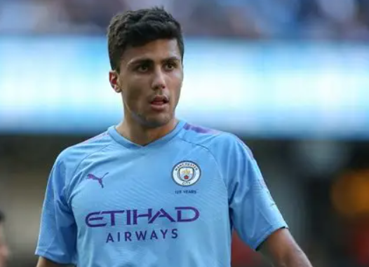 曼城聯(lián)賽杯迎戰(zhàn)斯旺西，羅德里傷愈回歸訓(xùn)練