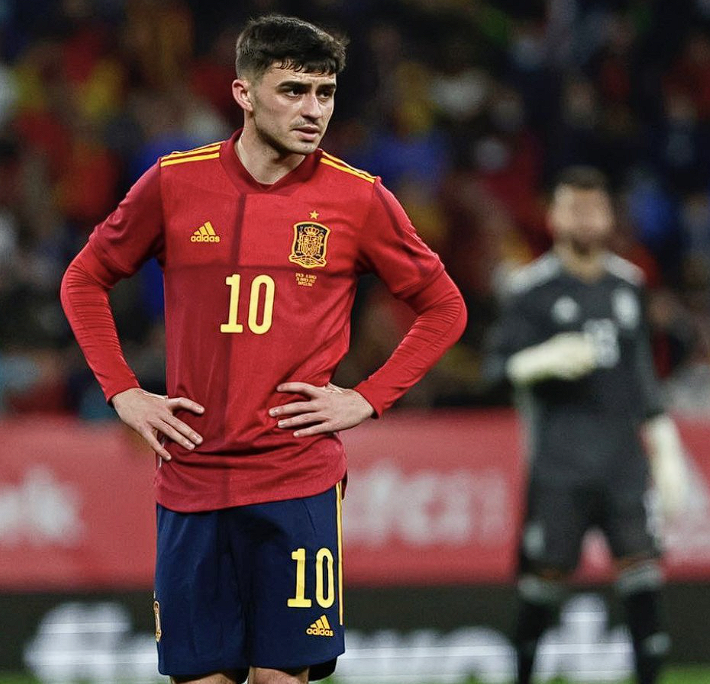 佩德里傷缺引發(fā)巴薩戰(zhàn)術(shù)震蕩，多線作戰(zhàn)面臨嚴(yán)峻考驗(yàn)