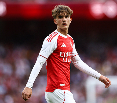 阿森納聯(lián)賽杯晉級(jí)：青訓(xùn)新星閃耀，阿爾特塔暢談未來展望