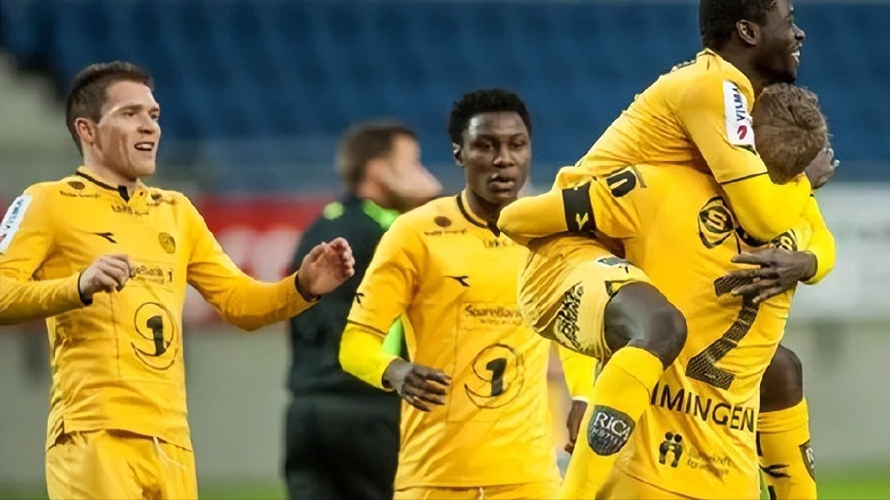 黑馬主場(chǎng)鏖戰(zhàn)藍(lán)軍，歐冠生死局懸念陡升