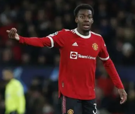 伊蘭加轉(zhuǎn)會紐卡后的表現(xiàn)落差：從森林閃耀到圣詹姆斯公園的黯淡