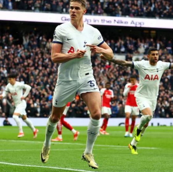 熱刺擬續(xù)約范德芬：認可中衛(wèi)組合，延長合同并大幅加薪