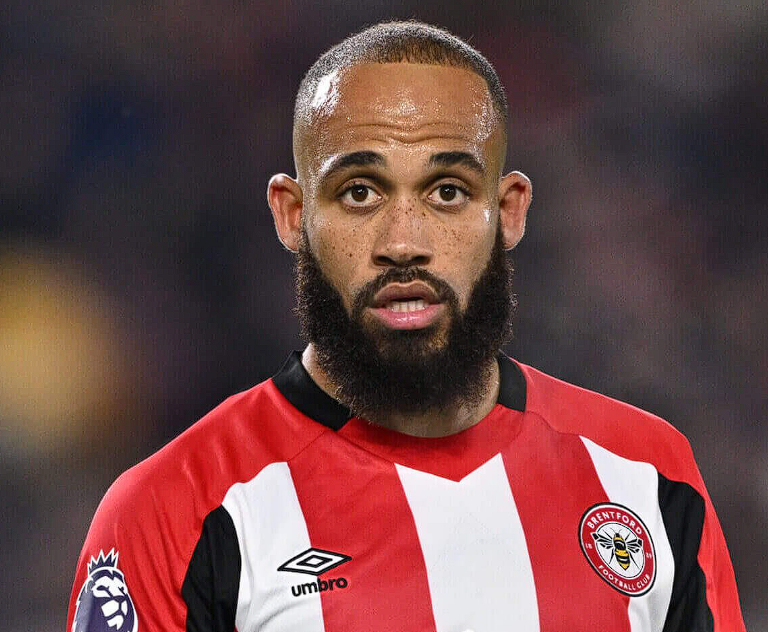 英超焦點(diǎn)戰(zhàn)：姆伯莫閃耀，曼聯(lián)熱刺激戰(zhàn)初現(xiàn)鋒芒