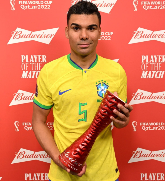 曼聯(lián)與卡塞米羅續(xù)約談判：薪資難題與未來走向