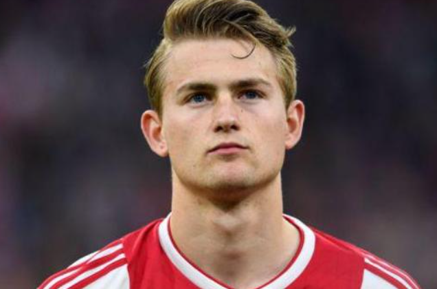 德里赫特：從低谷中崛起，于競(jìng)爭(zhēng)中奮進(jìn)