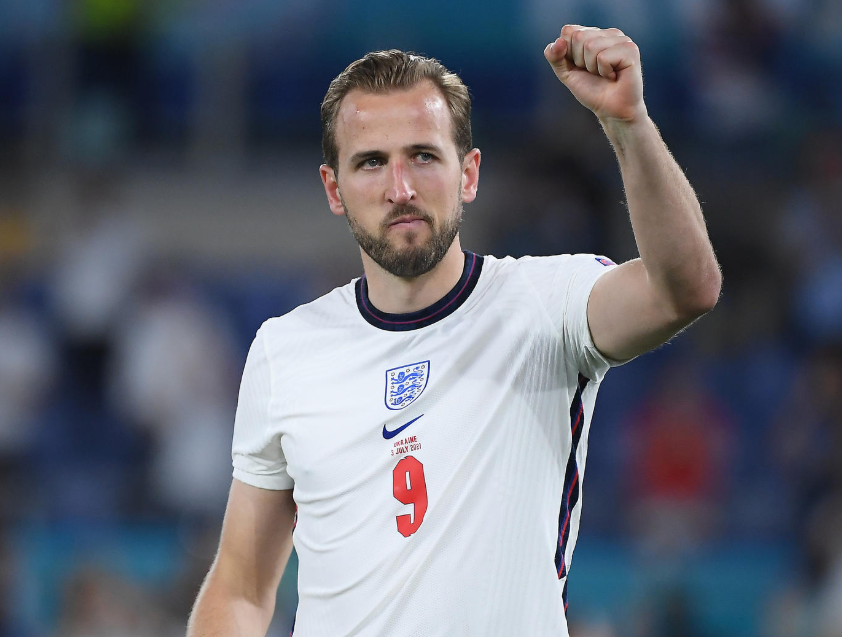 凱恩談?dòng)⒏裉m世預(yù)賽全勝：團(tuán)隊(duì)榮耀與未來(lái)展望