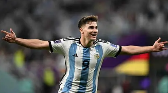 阿爾瓦雷斯轉(zhuǎn)會<a href='https://www.m.temos-conference.com/news/tag/259.html' style='color: blue;'>巴黎</a><a href='https://www.m.temos-conference.com/news/tag/1152702.html' style='color: blue;'>圣日耳曼</a>傳聞分析