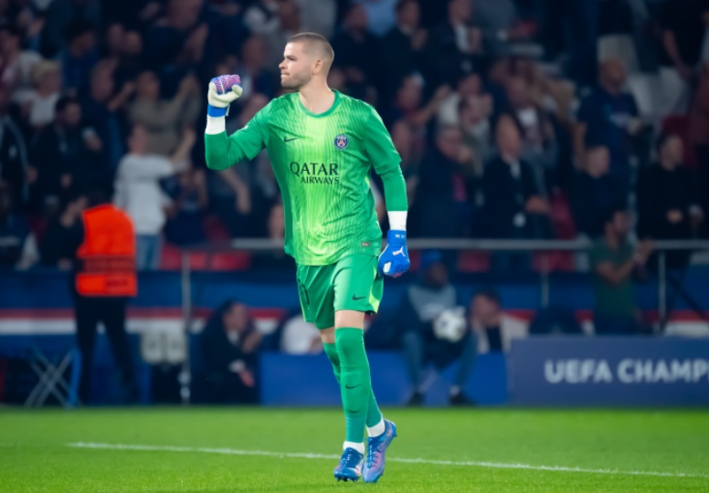 法甲賽場驚魂：巴黎門將舍瓦利耶受傷后的豁達感悟