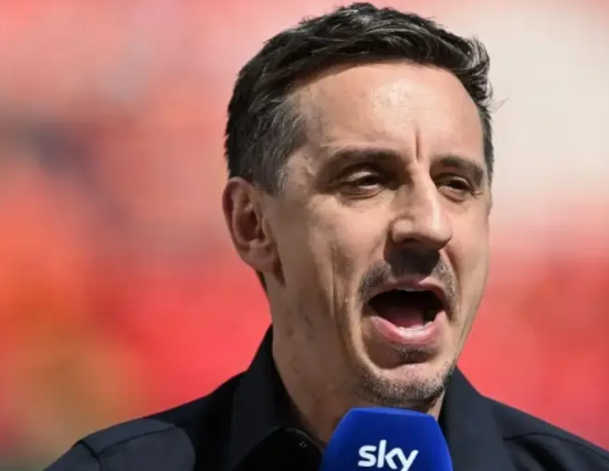 丹尼&middot;辛普森：內(nèi)維爾助力，開(kāi)啟別樣足球合同談判之路