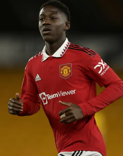 曼聯(lián)中場梅努冬窗離隊風(fēng)波：現(xiàn)狀、過往與未來走向