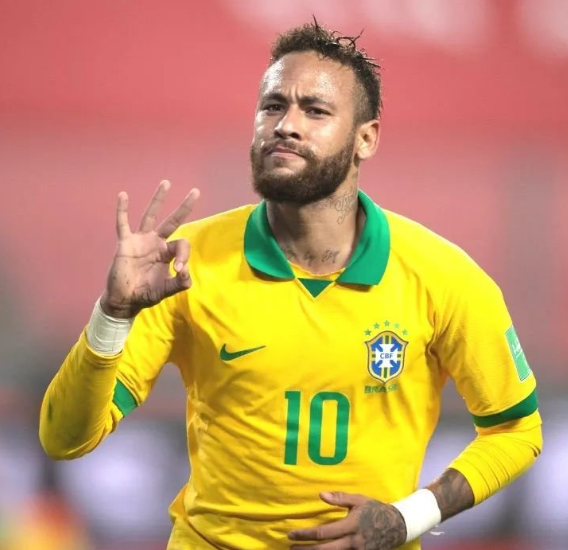 內(nèi)馬爾助力桑托斯：傷病復(fù)出后的堅(jiān)守與輿論困境