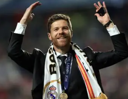 阿隆索執(zhí)教困境下的交流動(dòng)態(tài)與人員偏好剖析