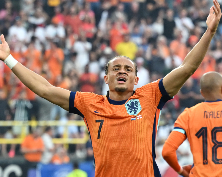 哈維&middot;西蒙斯：英超逐夢，熱刺啟航與自律人生