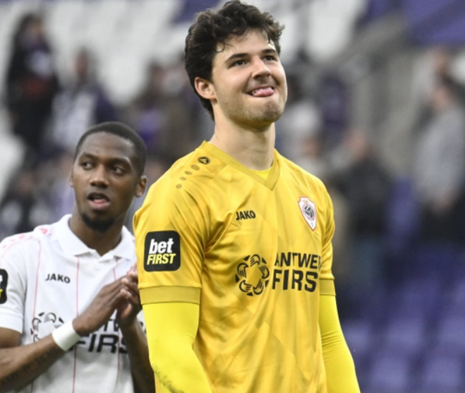 曼聯(lián)新援：拉門(mén)斯以穩(wěn)定之姿筑牢防線