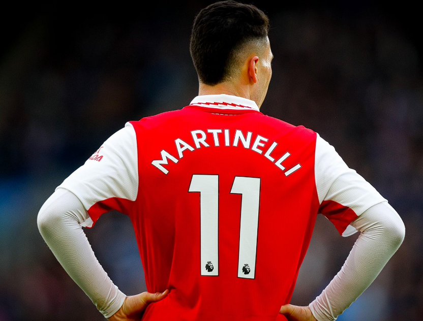 足總杯賽場馬丁內利戴帽，爭議后用表現(xiàn)正名